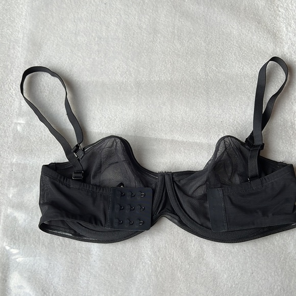 SKIMS Ultrafine Mesh Strapless Underwire Bra - Picture 12 of 12